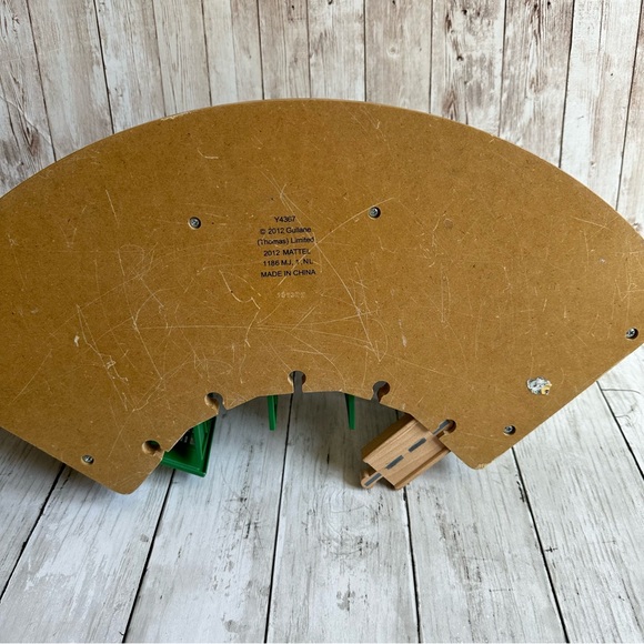 PREOWNED THOMAS THE TANK ENGINE TIDMOUTH SHED FOR TRAINS WOODEN - Picture 10 of 11